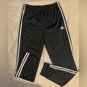 SOLD Adidas black Joggers 🖤